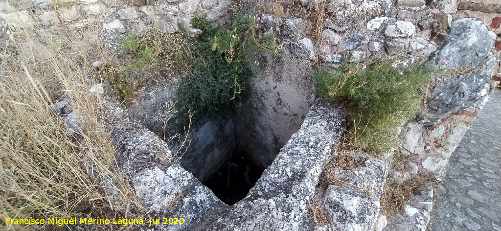 Iglesia Mayor - Iglesia Mayor. Cisterna romana del siglo I d.C. Construida para almacenaje de agua, fue reutilizada en el siglo XVII para enterramiento