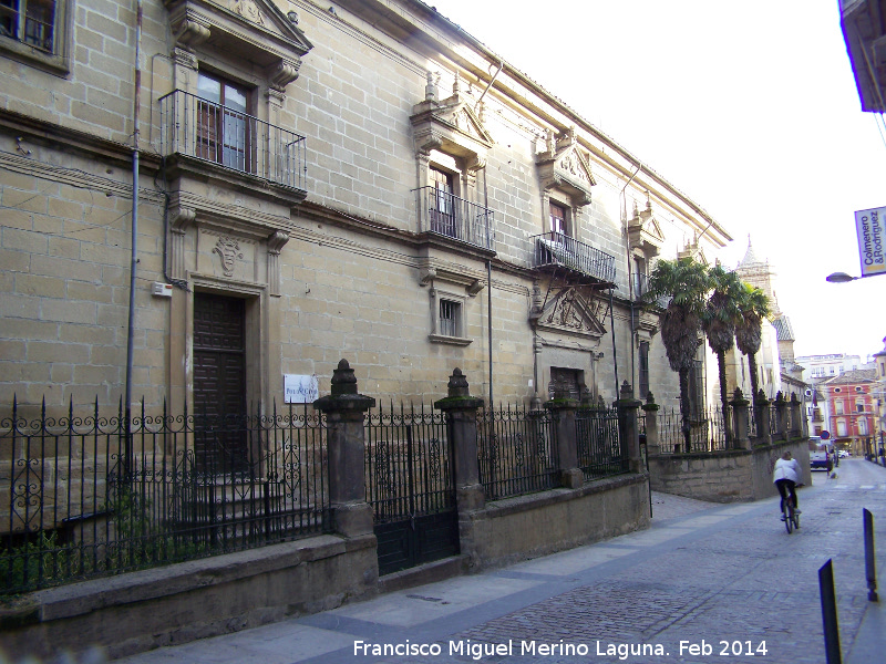 Palacio del Marqus de Bussianos - Palacio del Marqus de Bussianos. Fachada