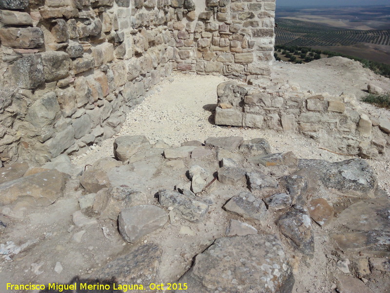 Castillo de Torreparedones - Castillo de Torreparedones. Entrada en acodo