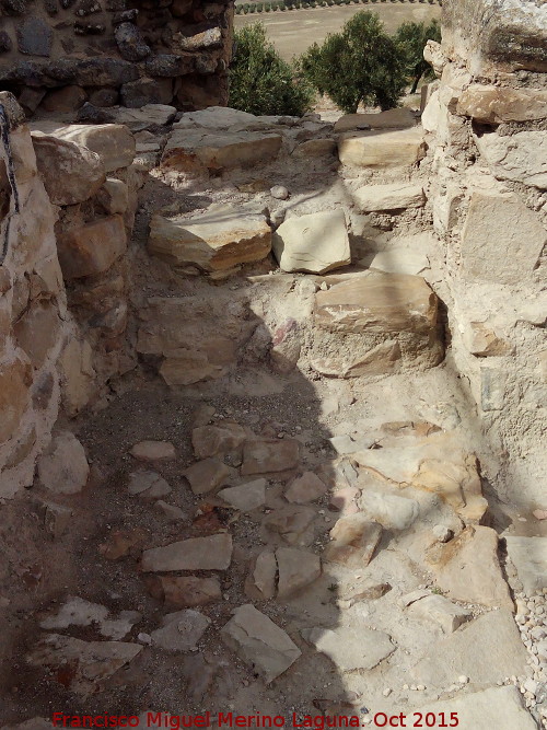 Castillo de Torreparedones - Castillo de Torreparedones. Escaleras del adarve