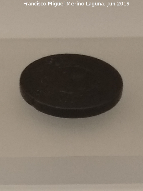 Historia de Granada - Historia de Granada. Amuleto de bronce grabado, siglo XIII. Museo Arqueolgico de Granada