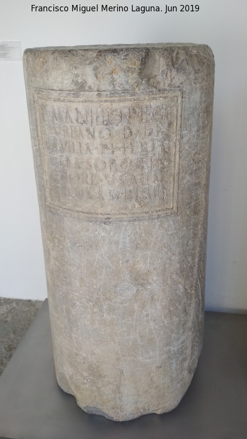 Albaicn - Albaicn. Cipo romano de mrmol con epigrafa de final del siglo I - principios del siglo II. Museo Arquolgico de Granada