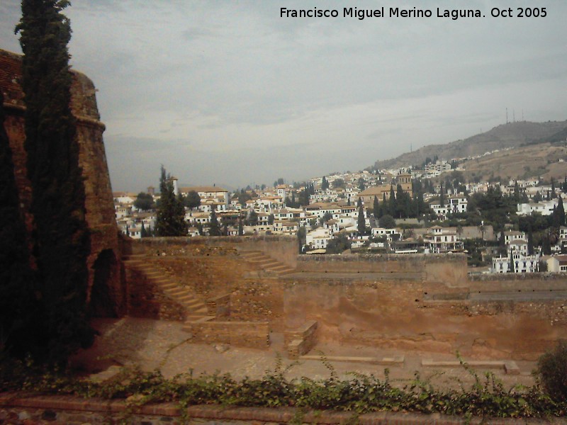 Alhambra. Torre del Cubo - Alhambra. Torre del Cubo. Arranque de la Muralla Norte hacia los palacios