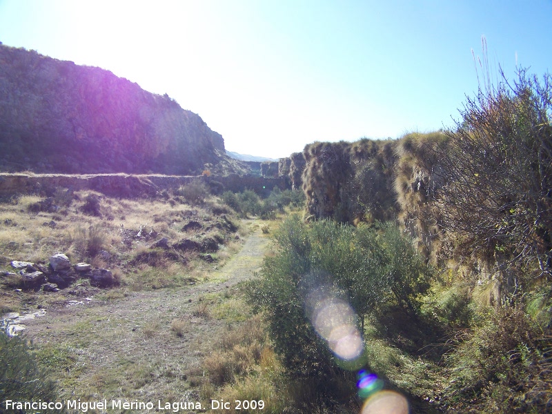 Acueducto del Toril - Acueducto del Toril. Entre el acueducto chico y el grande