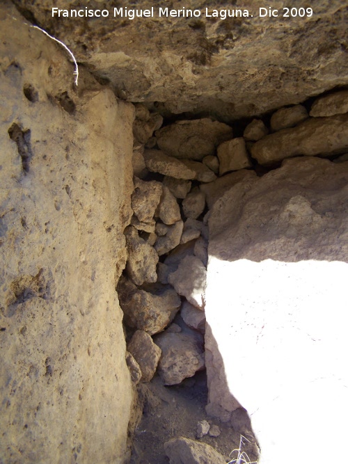 Dolmen VI - Dolmen VI. Detalle de las piedras de relleno