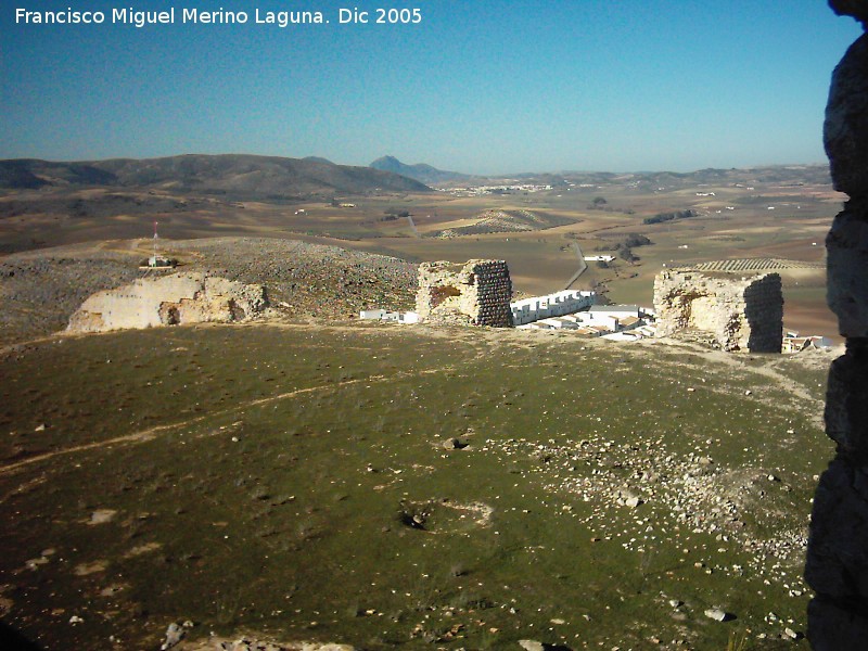 Castillo de la Estrella - Castillo de la Estrella. Muralla que da al pueblo