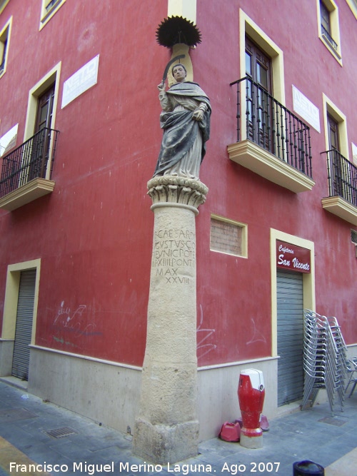 Casa de los Marn Ponce de Len - Casa de los Marn Ponce de Len. Columna Miliaria