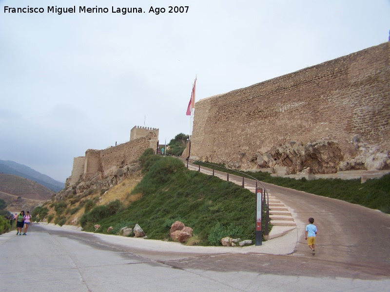 Castillo de Lorca. Muralla - Castillo de Lorca. Muralla. Puerta de acceso