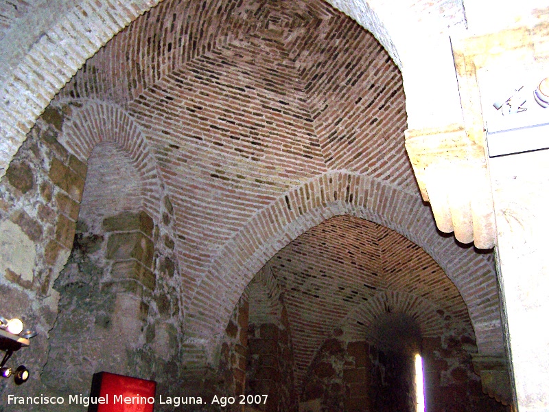 Castillo de Lorca. Torre Alfonsina - Castillo de Lorca. Torre Alfonsina. Bvedas de la planta baja