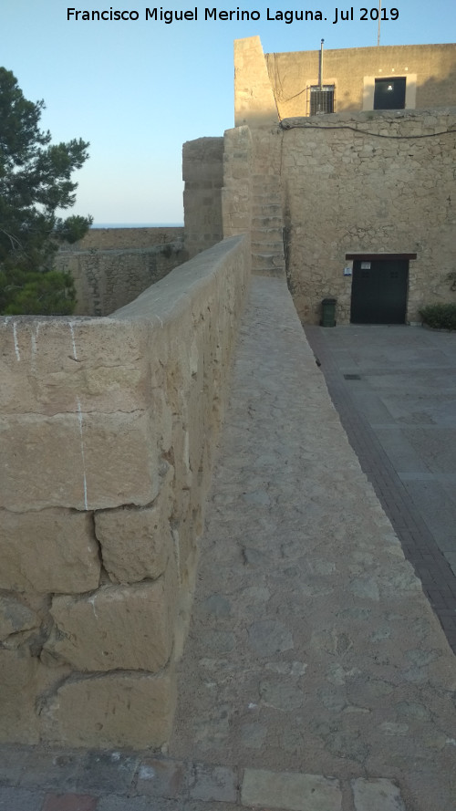 Castillo de Santa Brbara - Castillo de Santa Brbara. Adarve del segundo recinto