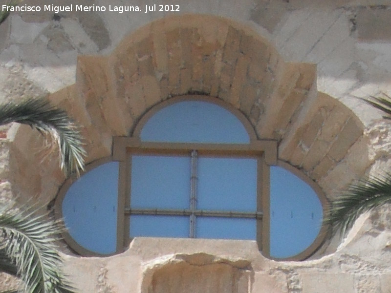 Isla de Tabarca. Iglesia de San Pedro y San Pablo - Isla de Tabarca. Iglesia de San Pedro y San Pablo. Ventana lobulada