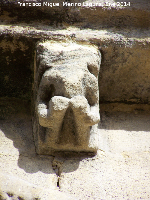 Canecillos - Canecillos. Iglesia de la Santa Cruz - Baeza