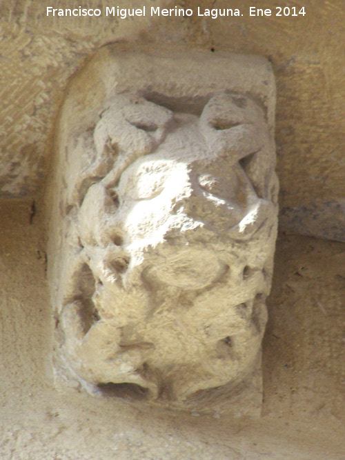 Canecillos - Canecillos. Iglesia de la Santa Cruz - Baeza