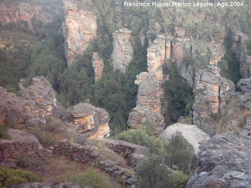Chozo del Barranco de la Hoz - Chozo del Barranco de la Hoz. Chozo al borde del can