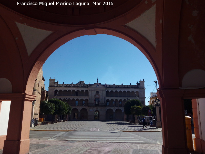 Ayuntamiento de Andjar - Ayuntamiento de Andjar. Desde los arcos del edificio de Correos