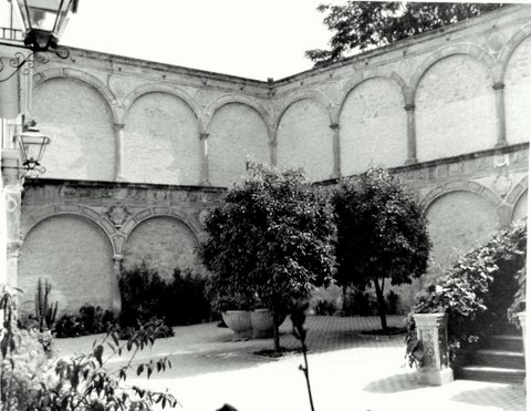 Palacio de los marqueses del Puente de la Virgen - Palacio de los marqueses del Puente de la Virgen. Foto antigua. Patio que est actualmente en Espeluy