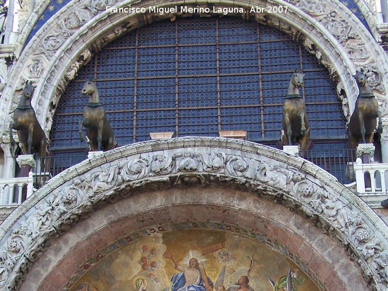 Baslica de San Marcos - Baslica de San Marcos. Caballos