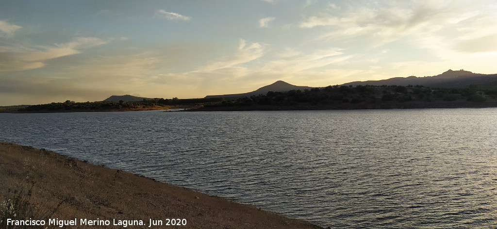 Pantano del Guadal�n - Pantano del Guadal�n. Atardeciendo