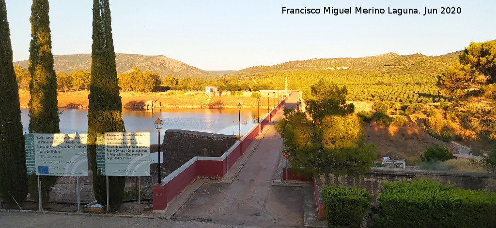 Pantano del Guadal�n - Pantano del Guadal�n. Presa desde el Balc�n del Guadal�n
