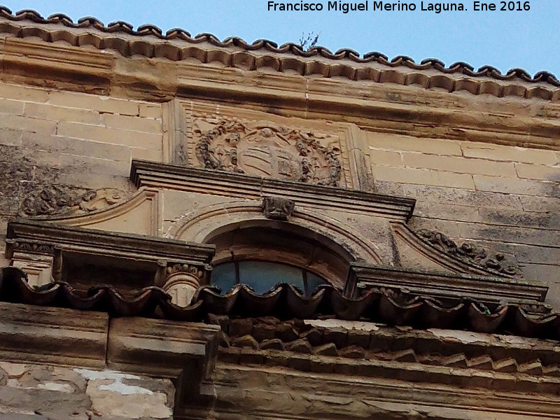 Catedral de Baeza. Fachada Principal - Catedral de Baeza. Fachada Principal. Ventana alta y escudo