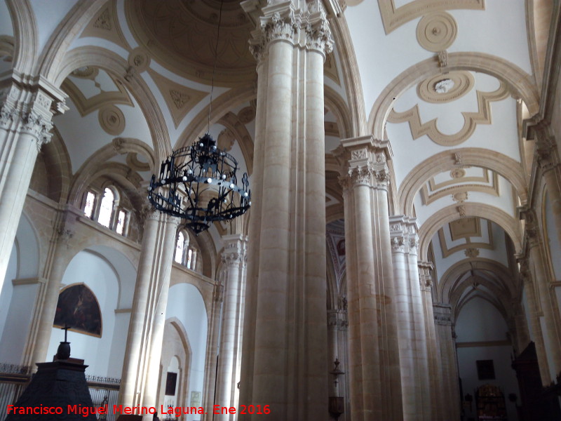 Catedral de Baeza. Interior - Catedral de Baeza. Interior. Nave de la Epstola