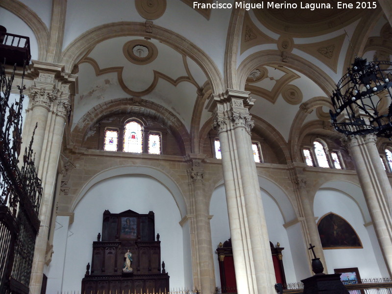 Catedral de Baeza. Interior - Catedral de Baeza. Interior. Vidrieras