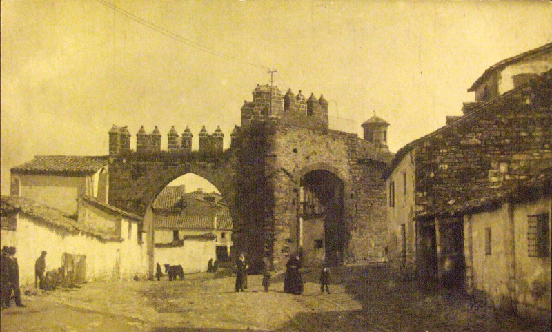 Arco de Villalar y Puerta de Jan - Arco de Villalar y Puerta de Jan. Foto antigua