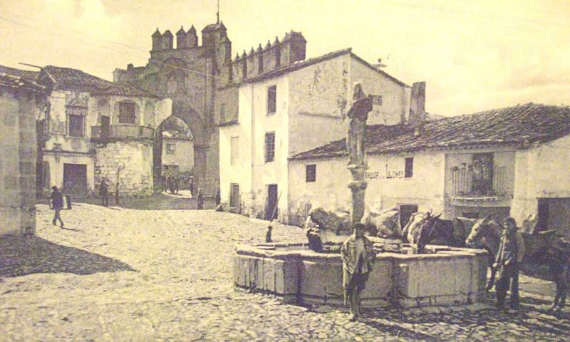 Arco de Villalar y Puerta de Jan - Arco de Villalar y Puerta de Jan. Foto antigua