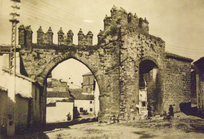 Arco de Villalar y Puerta de Jan - Arco de Villalar y Puerta de Jan. Foto antigua