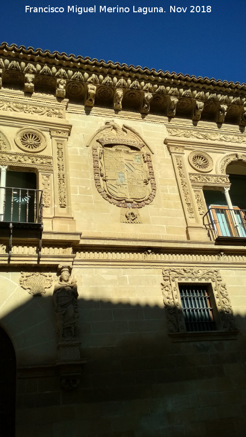 Ayuntamiento de Baeza - Ayuntamiento de Baeza. Escudo Imperial