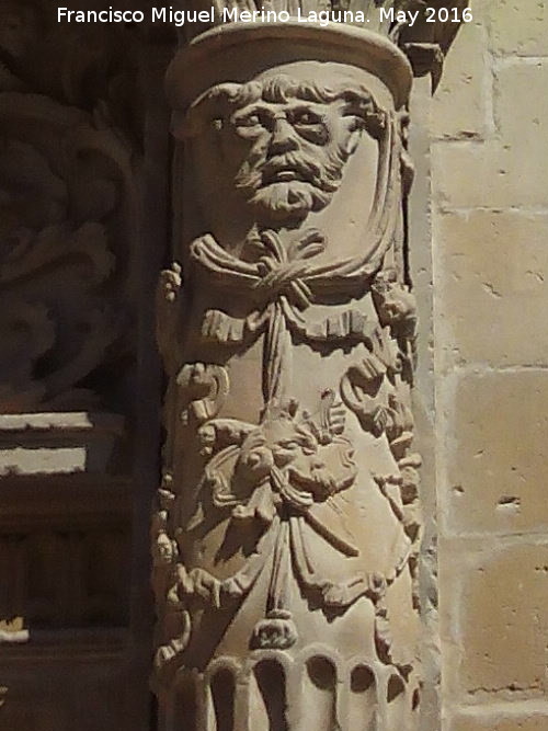 Ayuntamiento de Baeza - Ayuntamiento de Baeza. Columna de la Puerta de la Justicia