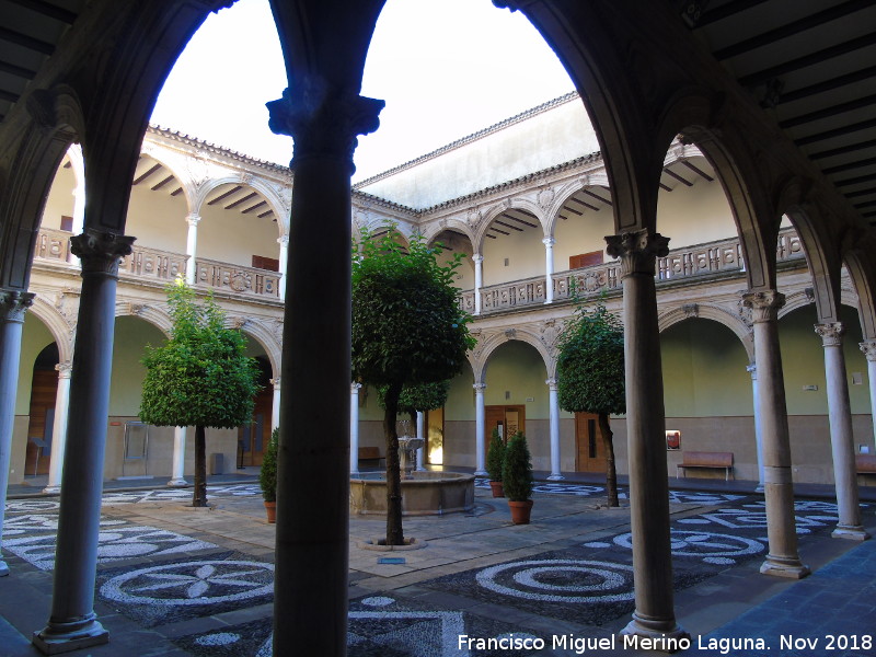 Palacio de Jabalquinto - Palacio de Jabalquinto. Patio