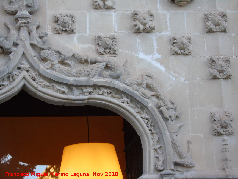 Palacio de Jabalquinto - Palacio de Jabalquinto. Lado derecho