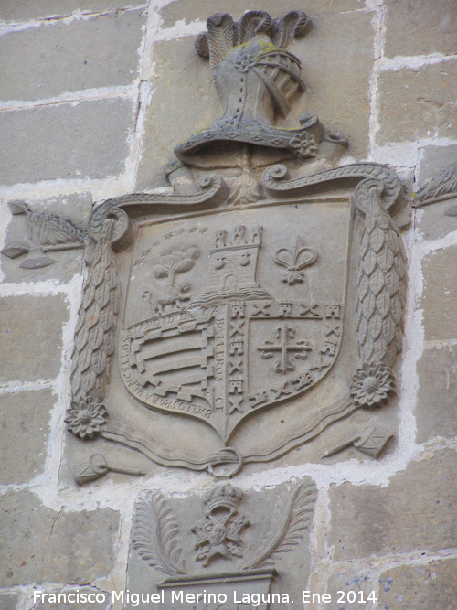 Palacio de Rubn Ceballos - Palacio de Rubn Ceballos. Escudo izquierdo