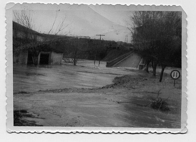 Puente del Obispo - Puente del Obispo. Riada del Guadalaquivir de 1963. Fotografa propiedad de D. Sebastian Rivera Leiva