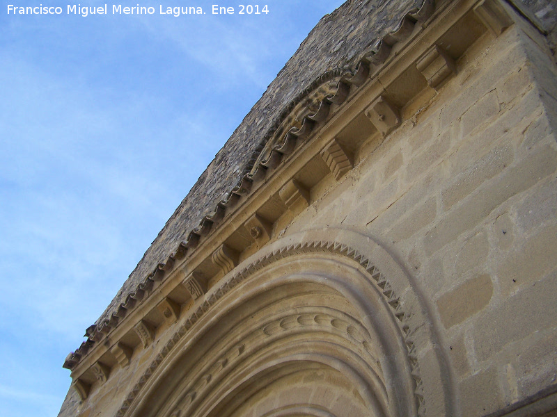 Iglesia de la Santa Cruz - Iglesia de la Santa Cruz. Canecillos de la portada principal