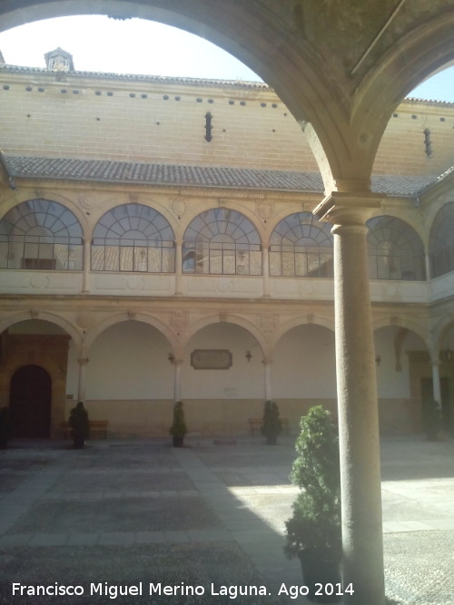 Antigua Universidad - Antigua Universidad. Patio