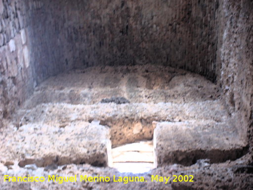 Castillo de Baos de la Encina - Castillo de Baos de la Encina. Interior y bveda de una de las torres