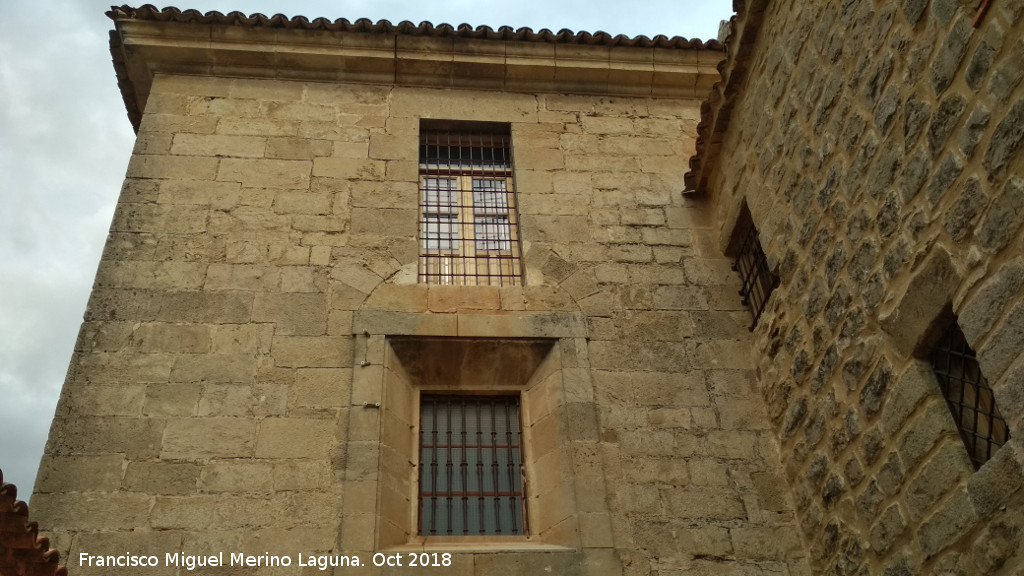 Colegiata de Santiago - Colegiata de Santiago. Arco cegado partido