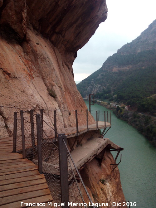 Caminito del Rey - Caminito del Rey. Camino viejo y camino nuevo en el Desfiladero de los Gaitanes