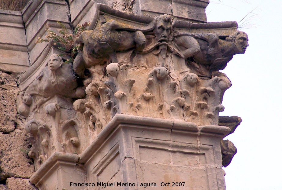 Iglesia de Santa Mara - Iglesia de Santa Mara. Capitel de la Capilla de los Camarasa