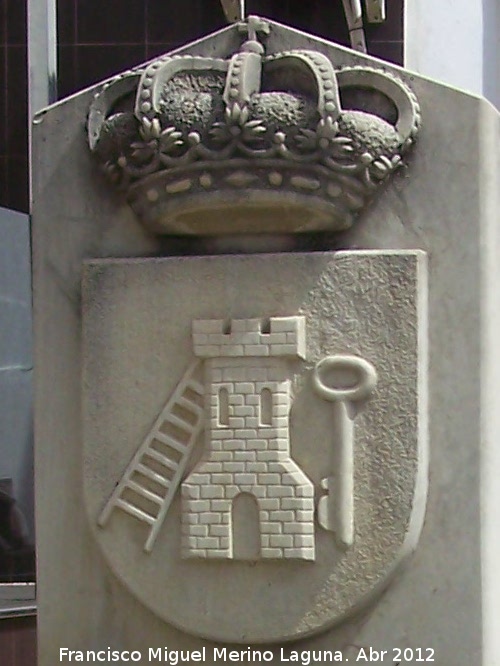 Crcheles - Crcheles. Escudo en el Pilar de Bizcocho
