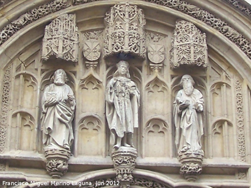 Hospital de San Sebastin - Hospital de San Sebastin. Estatuas centrales