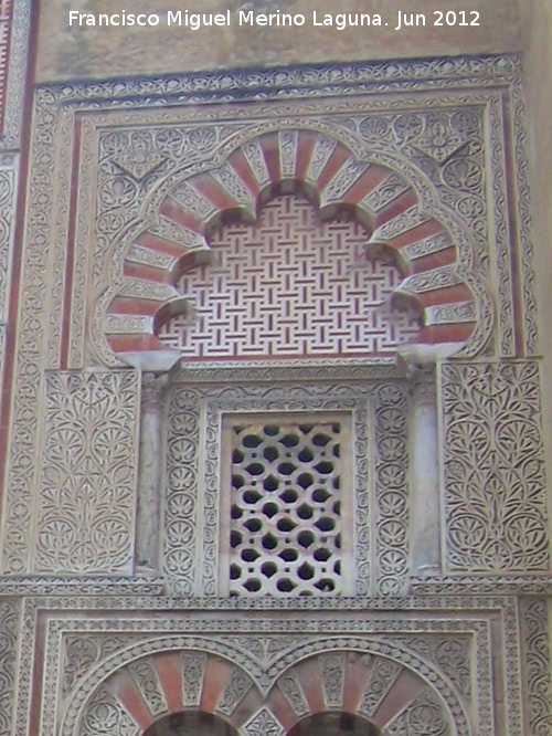 Mezquita Catedral. Puerta de San Jos - Mezquita Catedral. Puerta de San Jos. Ventana con celosa