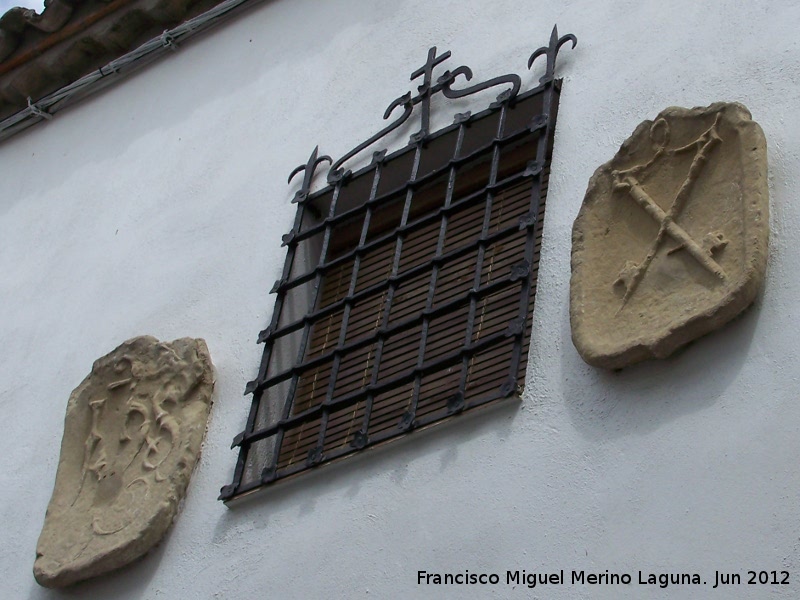 Casa de la Calle San Miguel n 29 - Casa de la Calle San Miguel n 29. Escudos