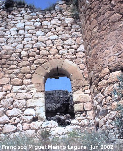 Castillo de los Duques de Alburquerque - Castillo de los Duques de Alburquerque. Puerta de acceso