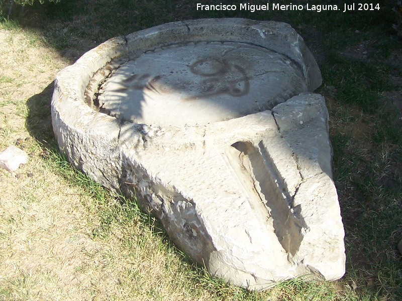 Restos arqueolgicos de Iznatoraf - Restos arqueolgicos de Iznatoraf. Piedra de molino