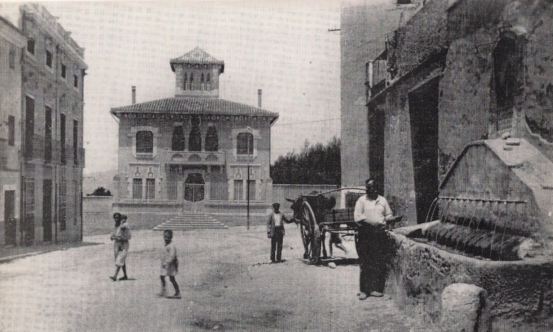 Fuente de La Torreta. - Fuente de La Torreta.. Foto antigua. Con la Fuente de los Trece Caos