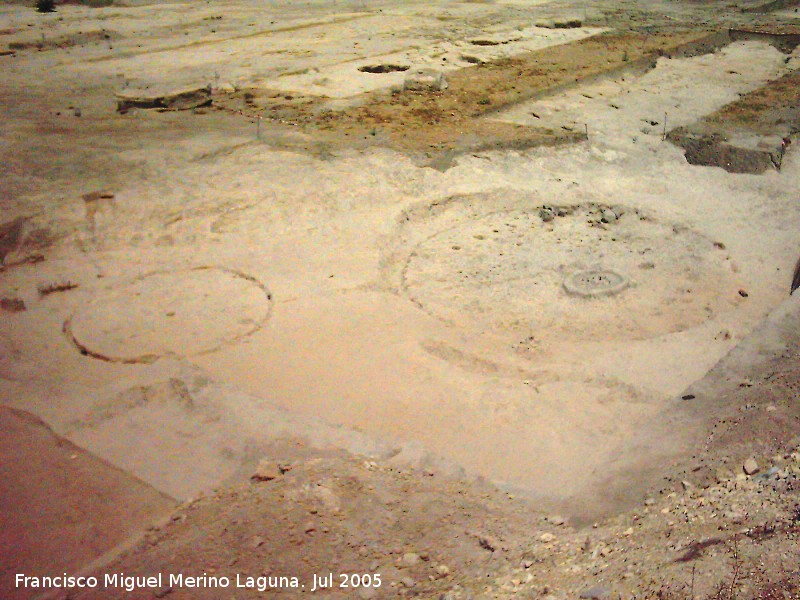 Marroques Bajos - Marroques Bajos. Dos cabaas circulares la grande con su hogar en el centro del quinto anillo