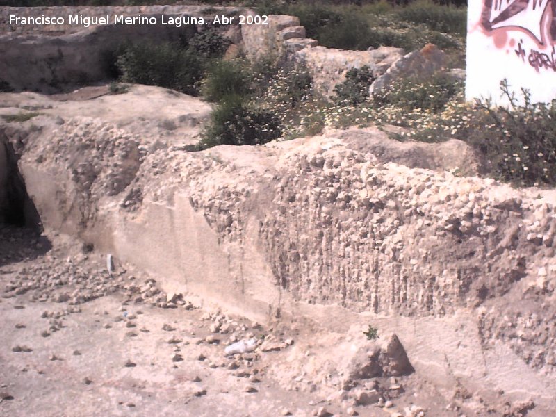 Marroques Bajos - Marroques Bajos. Estuco de la alberca romana cerca de las vas del tren